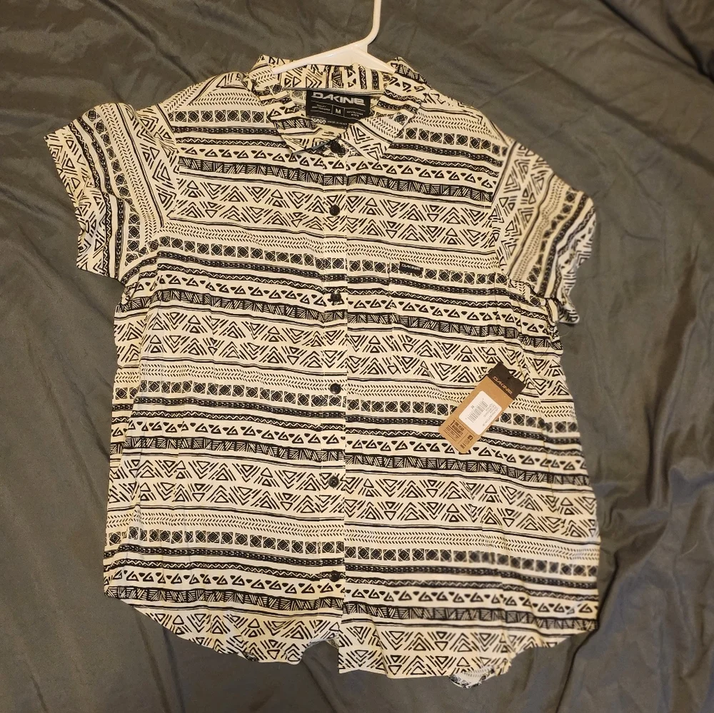 Dakine Womens Button Up Shirt Geometric Boho Black and Sand NWT - Picture 2 of 3